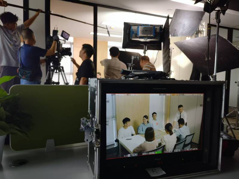 怒江TVC拍摄公司：科技产品视觉化大师，诠释未来感与功能美学